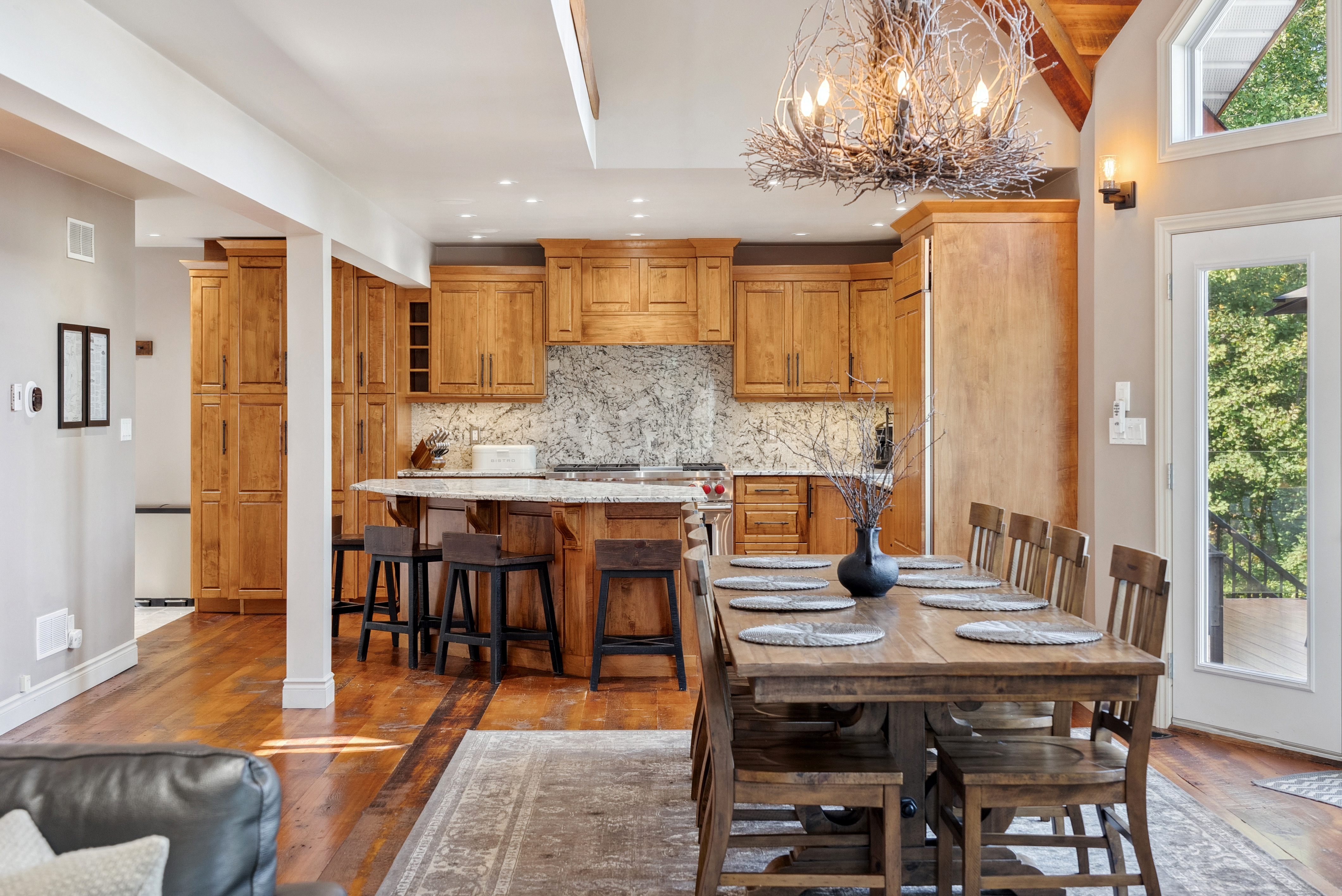 Open-plan chef’s kitchen and granite island at SZNS cottage